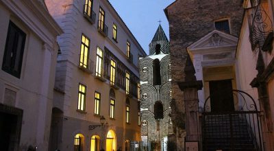 LIpogeo di San Pietro a Corte invaso da straordinari effetti luminosi. Ingresso gratuito per il monumento del Centro storico di Salerno