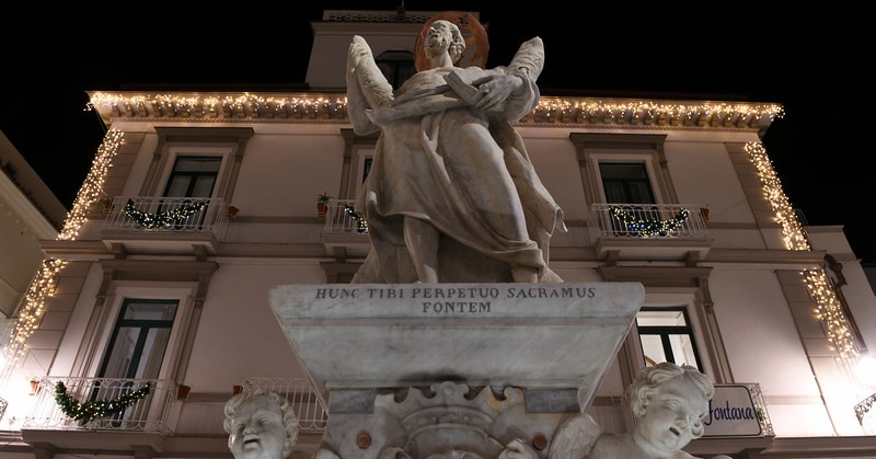 Amalfi, inaugurata la restaurata fontana di SantAndrea. Articolo di stampa tratto da RADIO ALFA del 30 novembre 2018 a cura di Pino D’Elia.