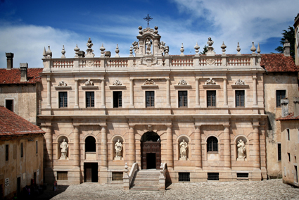 VIDEO / Presentazione del bando “Scala claustralium” progetto Biennale Certosa di Padula. Servizio tratto da ITALIA 2 TV del 14 dicembre 2015