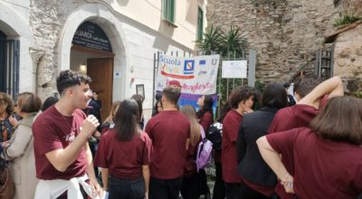SALERNO / GIORNATA DEI MUSEI, STUDENTI DEL LICEO REGINA MARGHERITA CICERONI A SAN PIETRO A CORTE. Articolo di stampa a cura di Barbara Albero tratto da TV OGGI del 18 maggio 2023