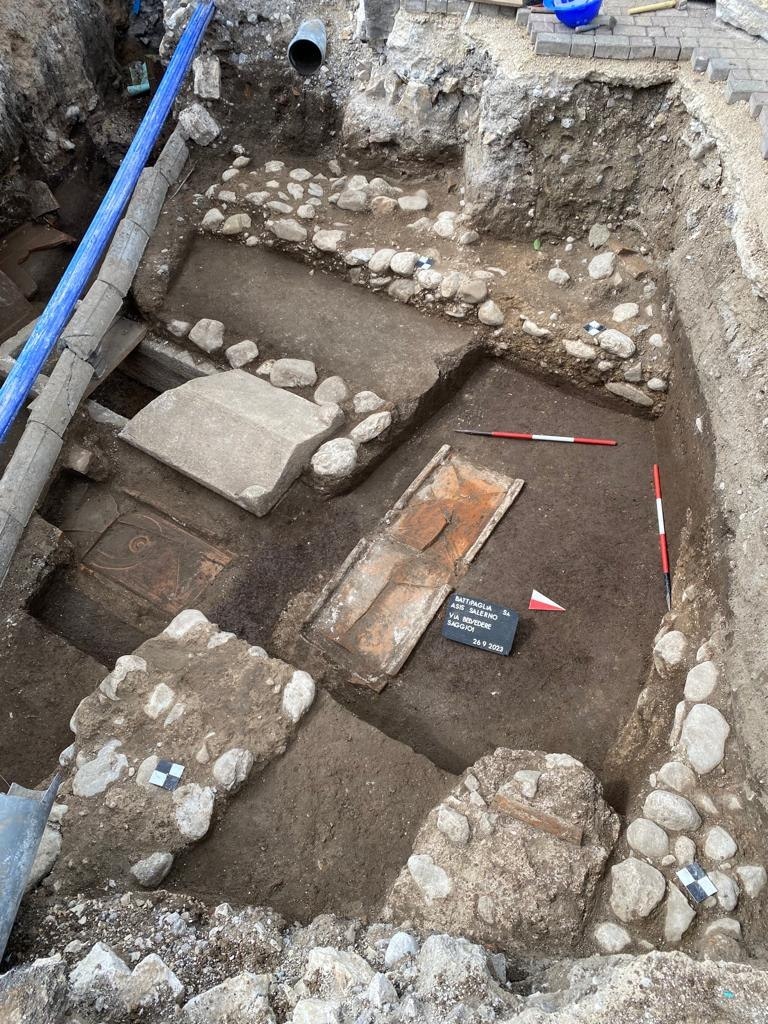 ARCHEOLOGIA / Una necropoli di et romana di notevole rilevanza scoperta nel centro urbano di Battipaglia