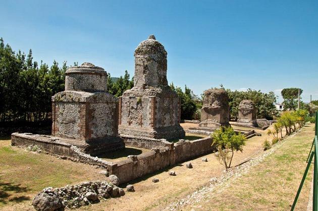CALENDARIO DELLE APERTURE A PASQUETTA  DEI MUSEI E SITI ARCHEOLOGICI  DI SALERNO E AVELLINO. Iniziativa con la collaborazione di Comuni, Province, Diocesi e Associazioni del territorio.