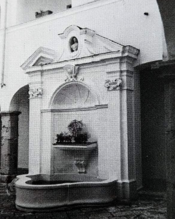 Fontane in citt: la fontana del Conservatorio Ave Gratia Plena #iorestoacasa  #laculturanonsiferma