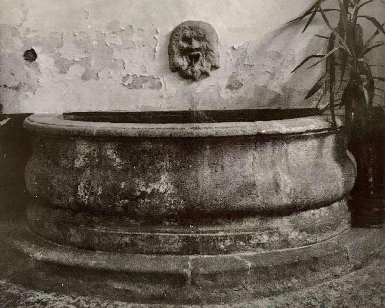 Fontane in citt: la fontana di largo Abate Conforti 9 #iorestoacasa  #laculturanonsiferma