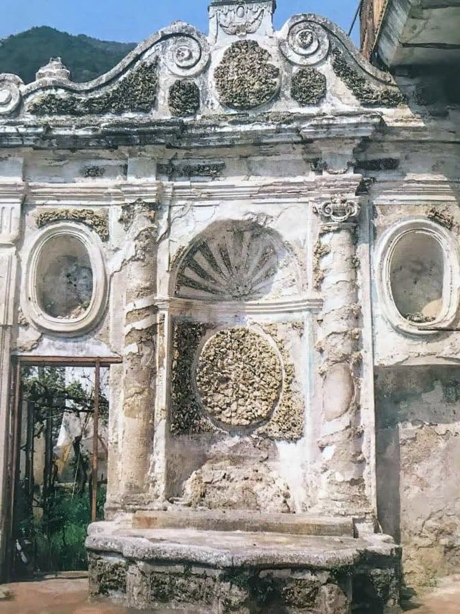 Fontane in citt: la fontana di palazzo Capasso #iorestoacasa  #laculturanonsiferma