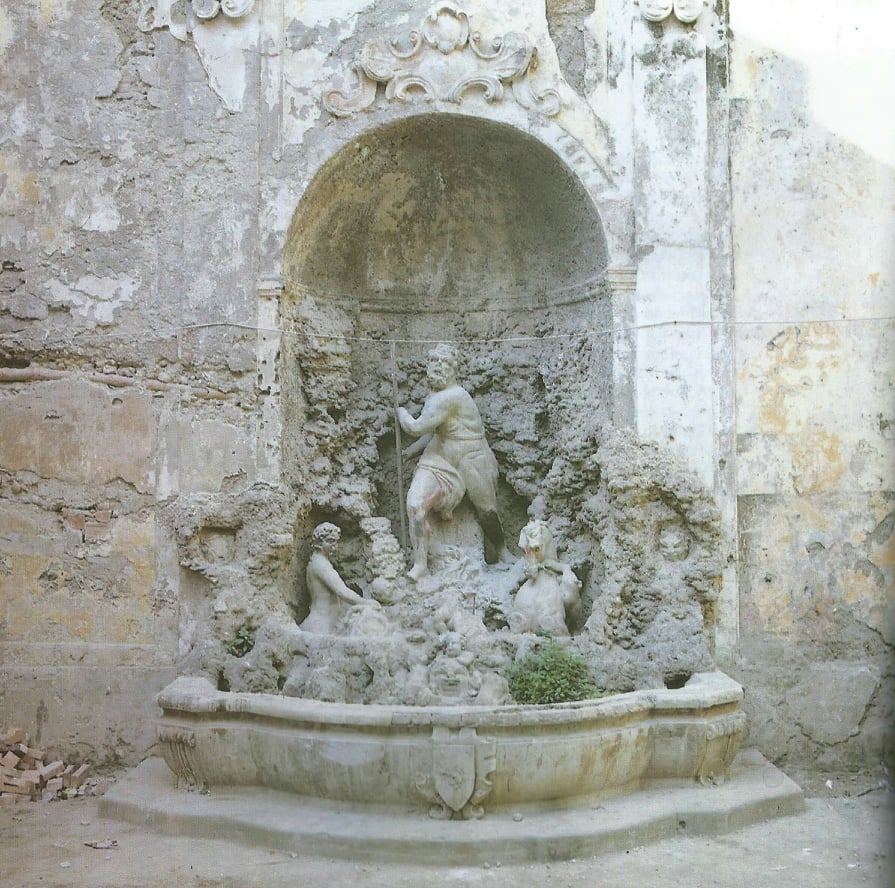 Fontane in citt: la fontana di palazzo Ruggi  #iorestoacasa  #laculturanonsiferma