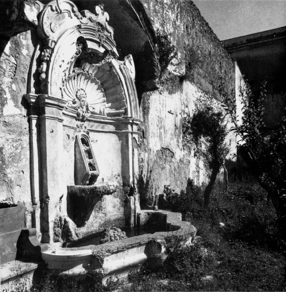 Fontane in citt: la fontana di palazzo Santamaria #iorestoacasa  #laculturanonsiferma