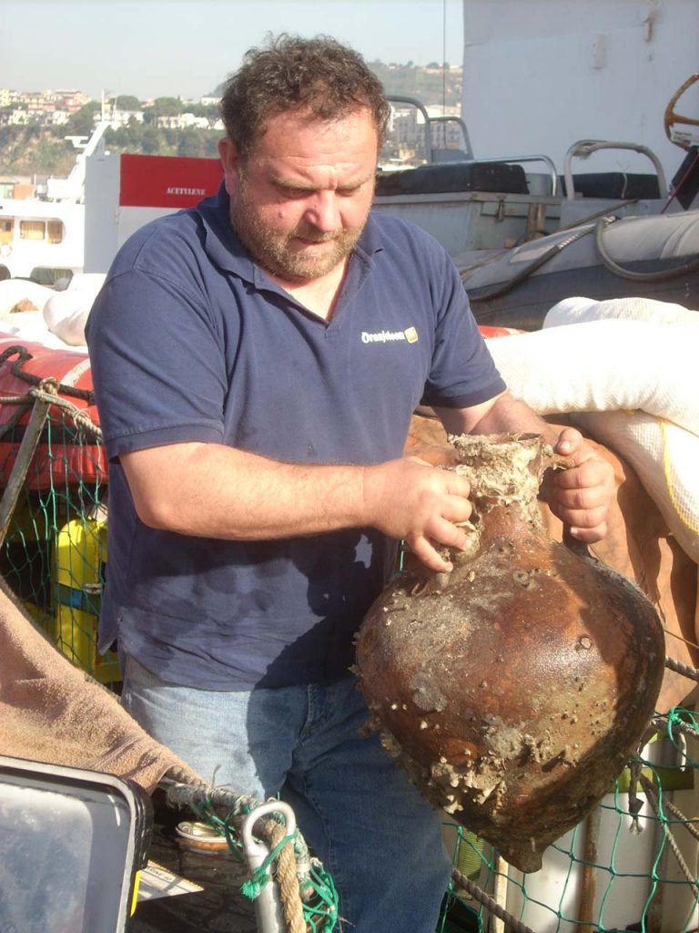 #iorestoacasa #laculturanonsiferma Le anfore del relitto di Palinuro