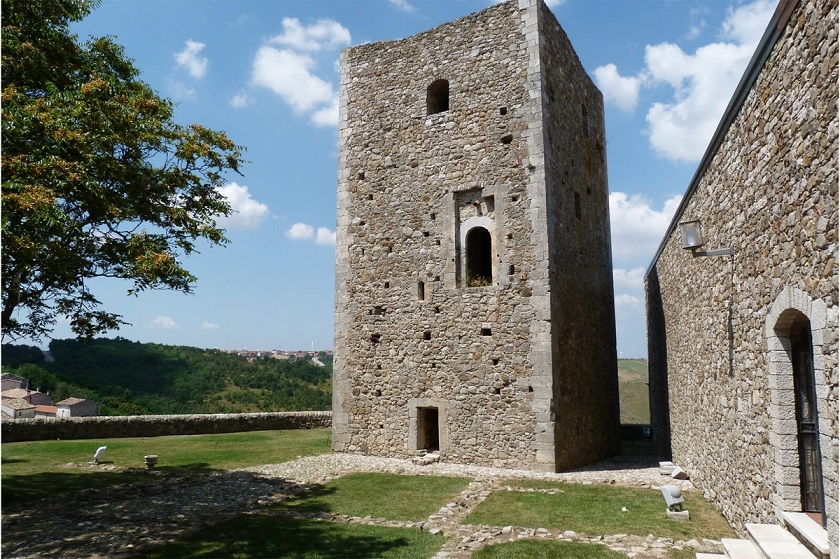 Nellimmediato post terremoto…..il senso di consapevolezza e di responsabilit che Mario de Cunzo infuse immediatamente in noi, che collaboravamo con lui, riusc a superare tutti i problemi. Testimonianza dell’arch. Guido Gullo