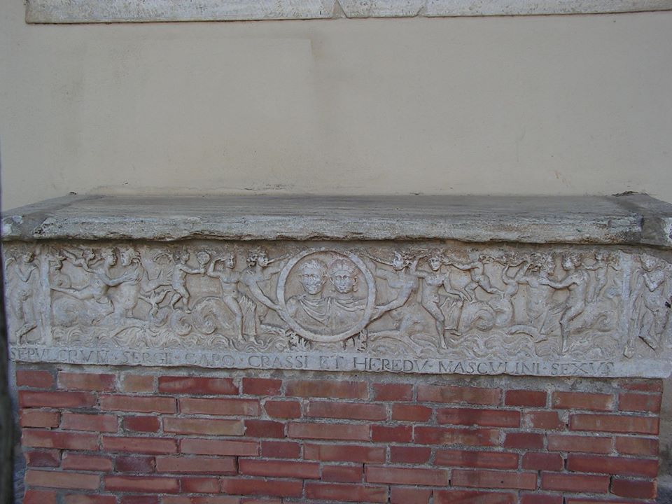SALERNO – Cattedrale di San Matteo. L’atrio: monumenti funebri, lapidi e affreschi #laculturanonsiferma