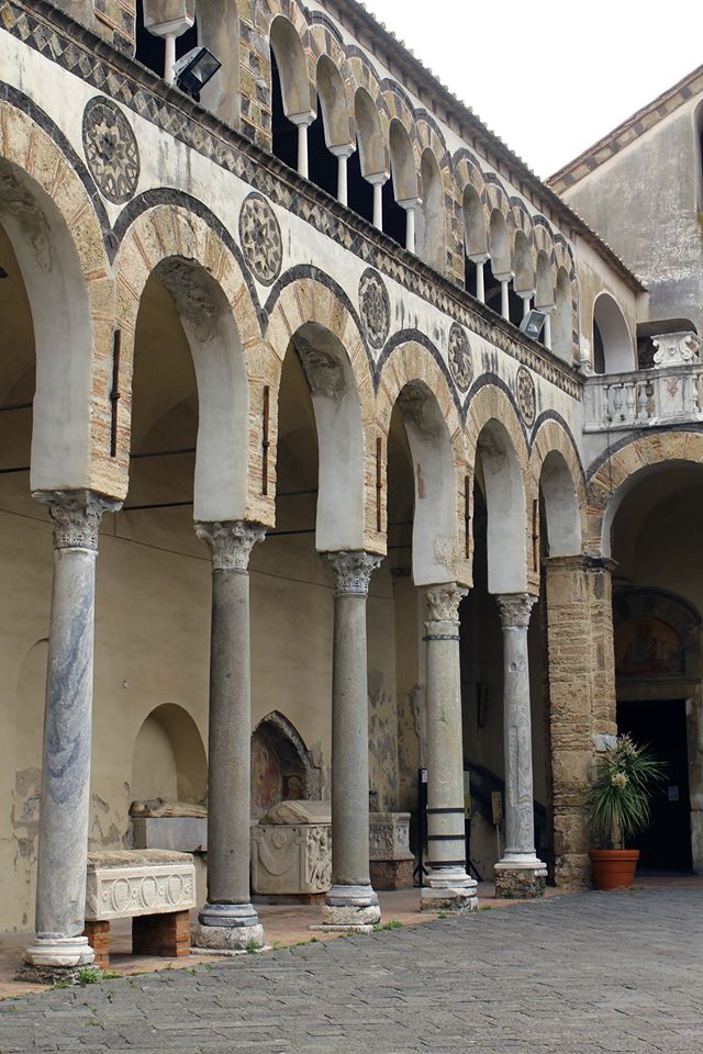 SALERNO – Cattedrale di San Matteo. L’atrio: monumenti vari 4  #laculturanonsiferma