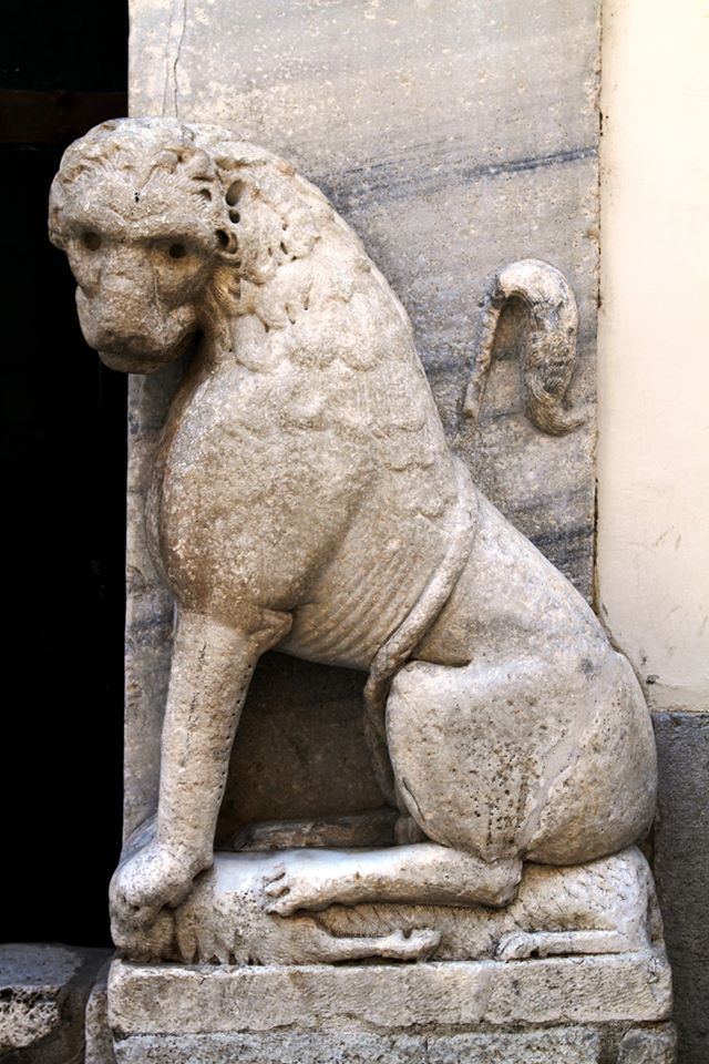 SALERNO – Cattedrale di San Matteo. Lingresso al quadriportico: La Porta dei Leoni  #laculturanonsiferma