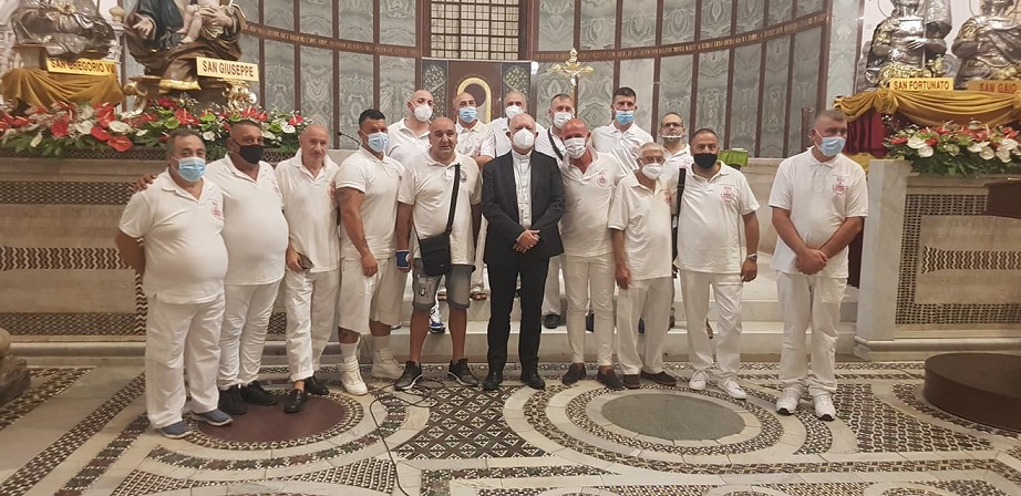 SALERNO –  Presentati i lavori di restauro degli affreschi delle absidi laterali e della statua lignea settecentesca di San Giuseppe del Duomo.